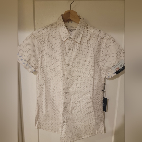 Size small short sleeved shirt with red dots and contrast blue pineapple cuffs - Picture 1 of 6